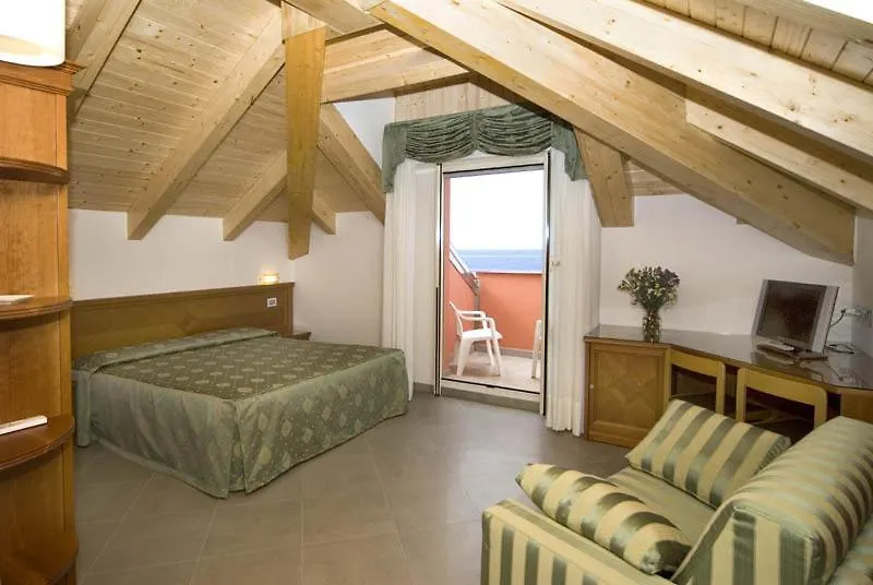 Hotel Lido Deiva Marina 4*,