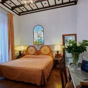 Farnese 4*, Rome Italy